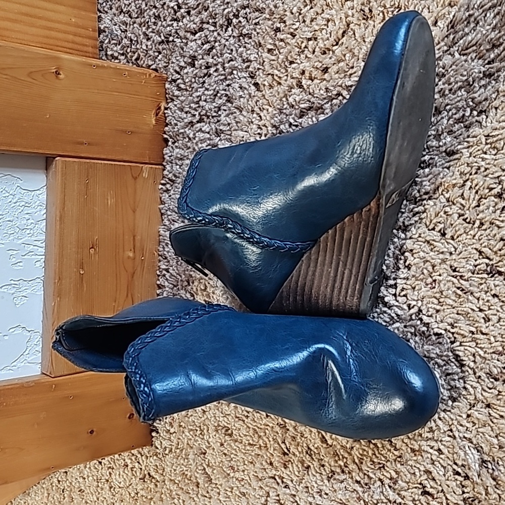 Report blue wedges, size 9